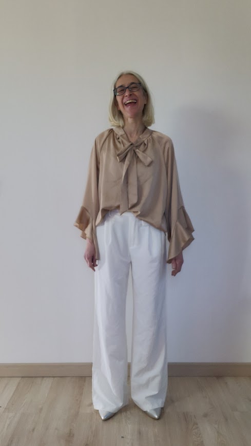Chemise oversize satiné col lavallière manches volantes